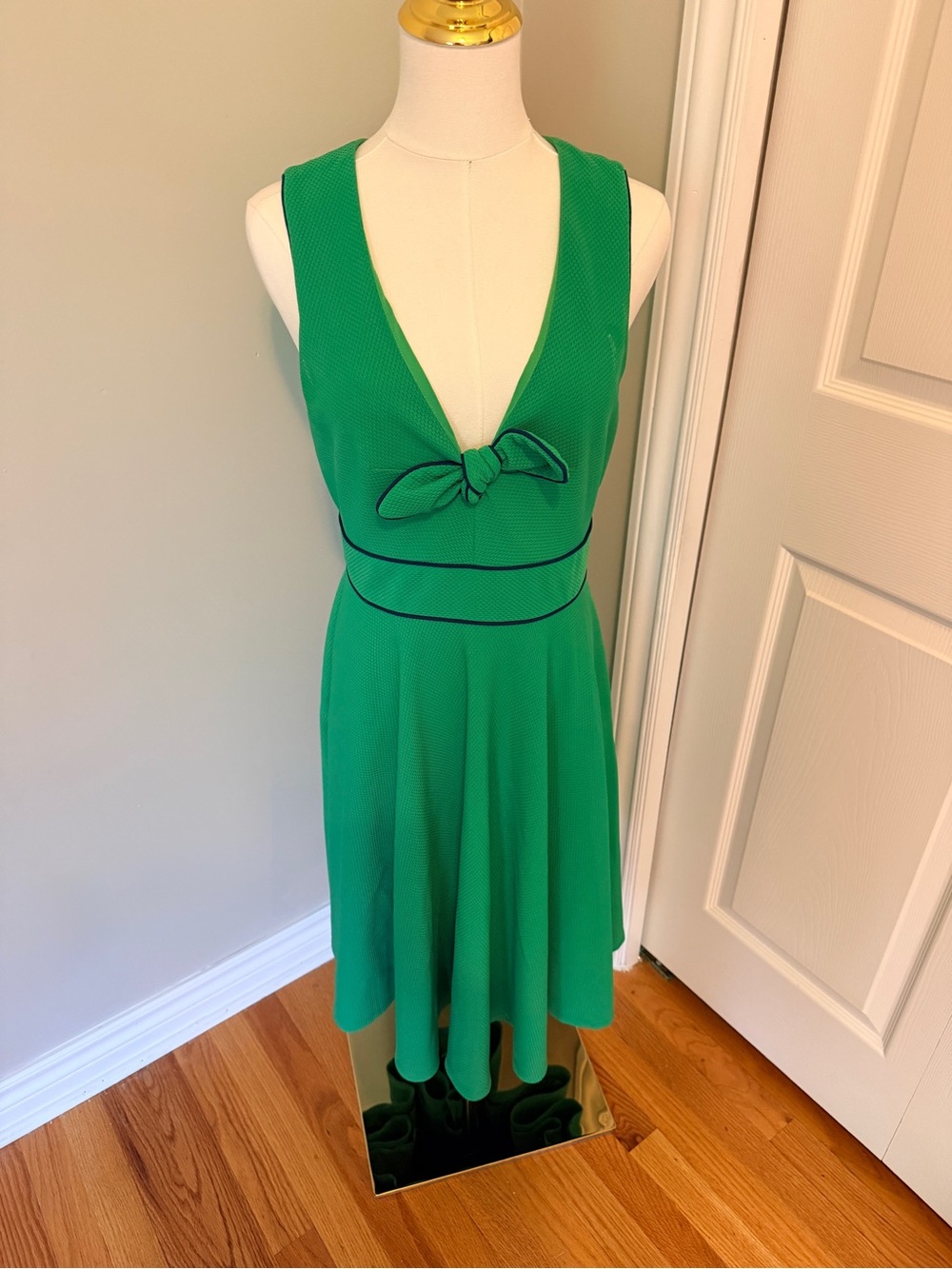 Hutch Emerald Green V-Neck Sleeveless A-line Dress with Bow